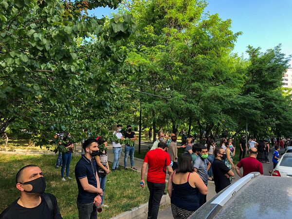 Крупный пожар в Ереване, не обошлось без вмешательства главы МЧС - фото - Sputnik Армения