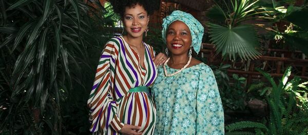 Сирун Минас с мамой - Sputnik Արմենիա