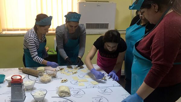 Участницы Курса навыков для матерей детей с инвалидностью, организованной НКО Армянские матери - Sputnik Армения