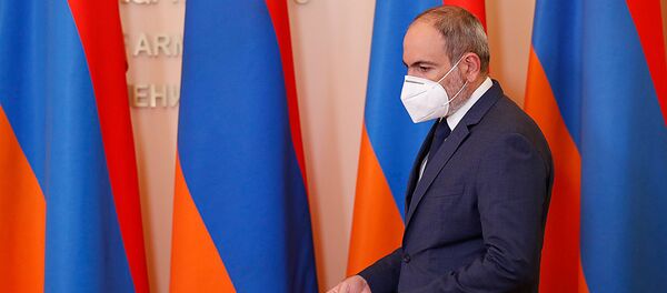 Премьер-министр Никол Пашинян во время брифинга (13 июня 2020). Еревaн Премьер-министр Никол Пашинян во время брифинга (13 июня 2020). Еревaн - Sputnik Армения