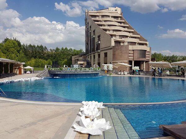 Нарушения на 60 млн долларов: в СНБ рассказали, из-за чего идут обыски в доме Царукяна Нарушения на 60 млн долларов: в СНБ рассказали, из-за чего идут обыски в доме Царукяна - Sputnik Армения