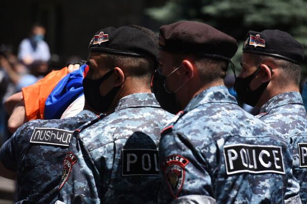 Бархатный консенсус уже не работает. Куда заведет оппозицию кейс Царукяна? Бархатный консенсус уже не работает. Куда заведет оппозицию кейс Царукяна? - Sputnik Армения