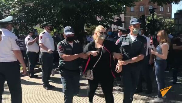 Задержание активных манифестантов у здания СНБ - Sputnik Արմենիա