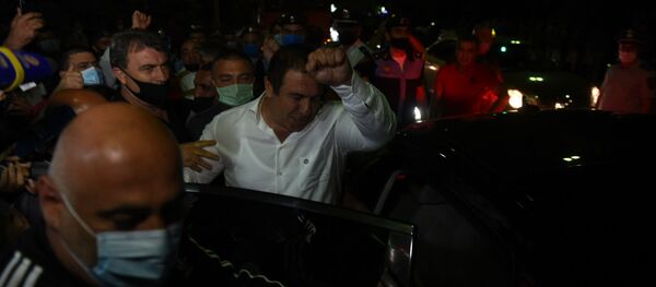 Гагик Царукян покидает здание СНБ (14 июня 2020). Еревaн Гагик Царукян покидает здание СНБ (14 июня 2020). Еревaн - Sputnik Արմենիա