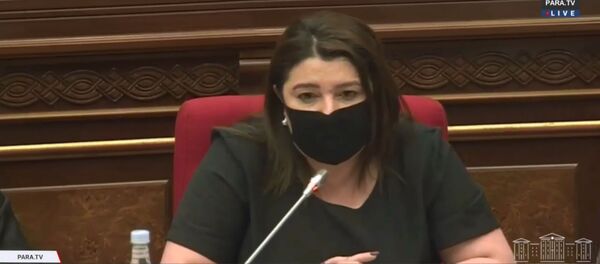 Депутат Ивета Тоноян на заседании Парламента по вопросу лишения Гагика Царукяна депутатской неприкосновенности (16 июня 2020). Еревaн Депутат Ивета Тоноян на заседании Парламента по вопросу лишения Гагика Царукяна депутатской неприкосновенности (16 июня 2020). Еревaн - Sputnik Արմենիա