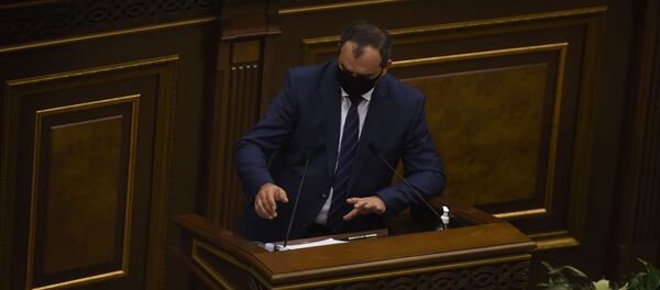 Генеральный прокурор Артур Давтян на заседании Парламента по вопросу лишения Гагика Царукяна депутатской неприкосновенности (16 июня 2020). Еревaн Генеральный прокурор Артур Давтян на заседании Парламента по вопросу лишения Гагика Царукяна депутатской неприкосновенности (16 июня 2020). Еревaн - Sputnik Армения