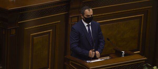 Генеральный прокурор Артур Давтян на заседании Парламента по вопросу лишения Гагика Царукяна депутатской неприкосновенности (16 июня 2020). Еревaн Генеральный прокурор Артур Давтян на заседании Парламента по вопросу лишения Гагика Царукяна депутатской неприкосновенности (16 июня 2020). Еревaн - Sputnik Армения