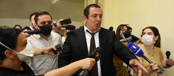 Гагик Царукян на заседании Парламента по вопросу лишения Гагика Царукяна депутатской неприкосновенности (16 июня 2020). Еревaн Гагик Царукян на заседании Парламента по вопросу лишения Гагика Царукяна депутатской неприкосновенности (16 июня 2020). Еревaн - Sputnik Արմենիա