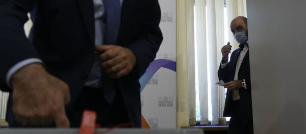 Голосование депутатов Парламента по вопросу лишения Гагика Царукяна депутатской неприкосновенности (16 июня 2020). Еревaн - Sputnik Армения