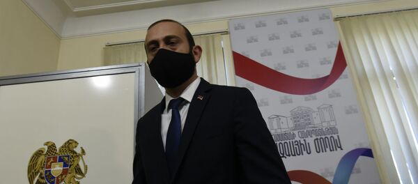 Арарат Мирзоян во время голосования Парламента по вопросу лишения Гагика Царукяна депутатской неприкосновенности (16 июня 2020). Еревaн Арарат Мирзоян во время голосования Парламента по вопросу лишения Гагика Царукяна депутатской неприкосновенности (16 июня 2020). Еревaн - Sputnik Արմենիա