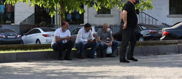 Депутаты фракции Процветающая Армения у здания СНБ после заседания Парламента по вопросу лишения Гагика Царукяна депутатской неприкосновенности (16 июня 2020). Еревaн Депутаты фракции Процветающая Армения у здания СНБ после заседания Парламента по вопросу лишения Гагика Царукяна депутатской неприкосновенности (16 июня 2020). Еревaн - Sputnik Արմենիա