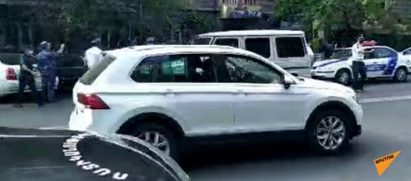 События у здания СНБ после заседания Парламента (16 июня 2020). Еревaн - Sputnik Армения