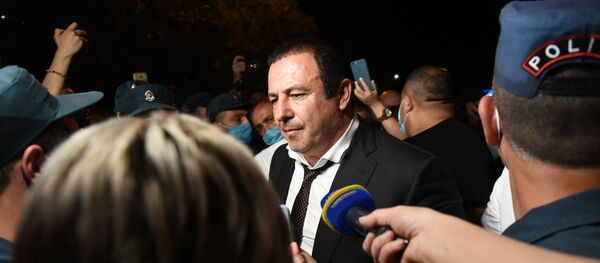 Гагик Царукян вышел из здания СНБ (16 июня 2020). Еревaн - Sputnik Армения