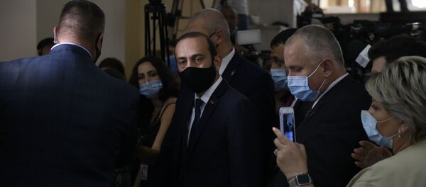 Председатель Парламента Арарат Мирзоян после заседания по вопросу лишения Гагика Царукяна депутатской неприкосновенности (16 июня 2020). Еревaн Председатель Парламента Арарат Мирзоян после заседания по вопросу лишения Гагика Царукяна депутатской неприкосновенности (16 июня 2020). Еревaн - Sputnik Արմենիա