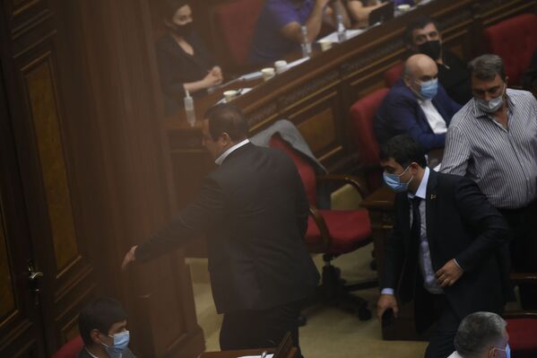 Гагик Царукян после выступления на заседании Парламента (16 июня 2020). Еревaн - Sputnik Армения