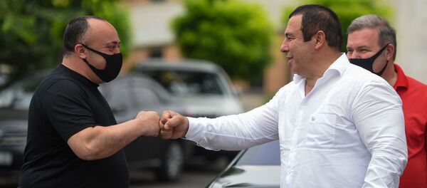 Гагик Царукян с депутатами своей фракции (18 июня 2020). Еревaн - Sputnik Արմենիա