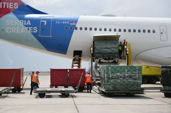 Самолет с гуманитарной помощью из Сербии приземлился в Ереване  - Sputnik Армения