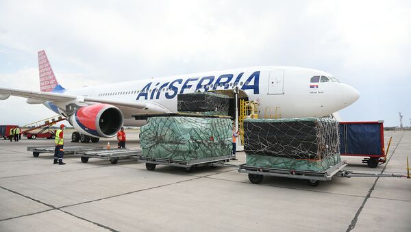 По договоренности президентов Армении и Сербии первый самолет с медикаментами и оборудованием прибыл в Ереван специальным рейсом (18 июня 2020). - Sputnik Արմենիա