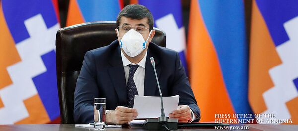 Президент Карабаха Араик Арутюнян на совместном заседании совета безопасности Армении и Карабаха (19 июня 2020). Еревaн - Sputnik Արմենիա