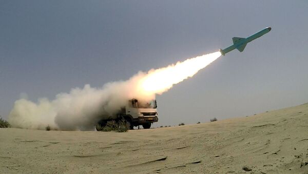Пуск крылатых ракет иранскими военными в Оманском заливе - Sputnik Армения