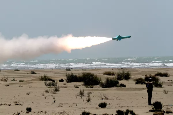 Пуск крылатых ракет иранскими военными в Оманском заливе Пуск крылатых ракет иранскими военными в Оманском заливе - Sputnik Армения