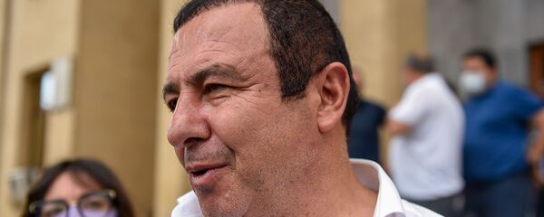 Гагик Царукян отвечает на вопросы журналистов после выхода из здания суда (19 июня 2020). Еревaн Гагик Царукян отвечает на вопросы журналистов после выхода из здания суда (19 июня 2020). Еревaн - Sputnik Արմենիա