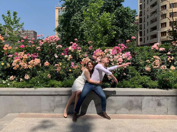 Поцелуй невесту в маске: как справляют большие армянские свадьбы в эпоху пандемии Поцелуй невесту в маске: как справляют большие армянские свадьбы в эпоху пандемии - Sputnik Армения