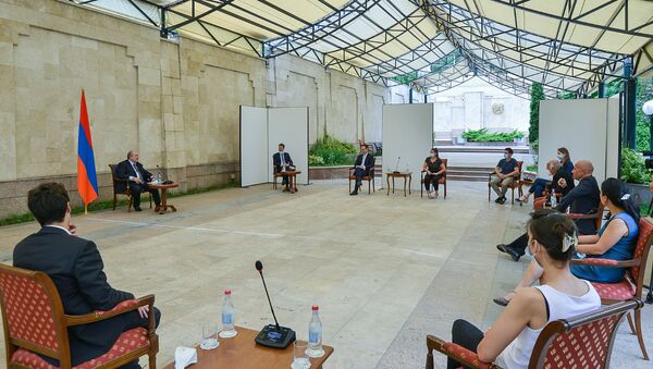 Президент Армен Саркисян принял группу французских медицинских работников (20 июня 2020). Еревaн - Sputnik Արմենիա