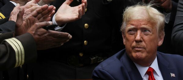 Президент США Дональд Трамп после подписания распоряжения о реформе полиции в Розовом саду Белого дома США Президент США Дональд Трамп после подписания распоряжения о реформе полиции в Розовом саду Белого дома США - Sputnik Армения