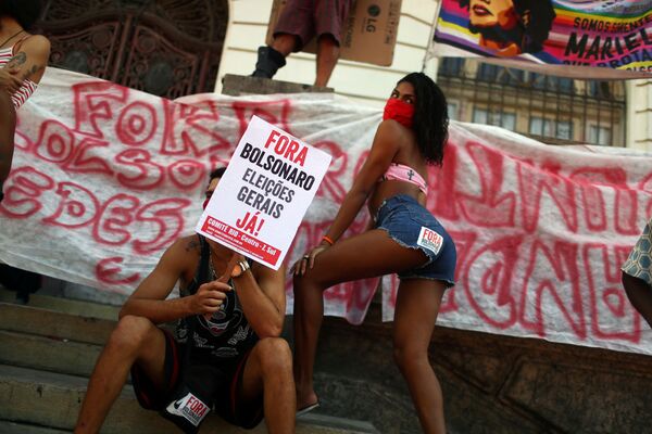 Բրազիլիայի նախագահի դեմ բողոքի ցույցի մասնակիցները. Ռիո դե Ժանեյրո
 - Sputnik Արմենիա