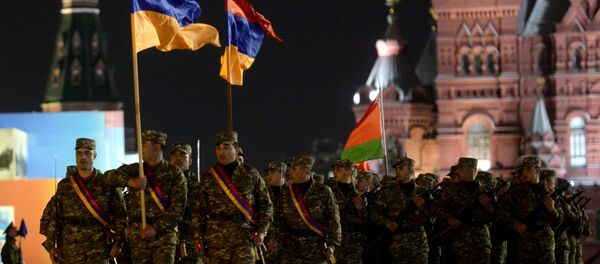 Военнослужащие Армении на Красной площади во время репетиции военного парада Победы в Великой Отечественной войне (29 апреля 2015). Москва - Sputnik Армения