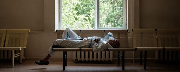 Александер Миньон, глава бригады французских медиков, прибывших в Армению, в медцентре Григор Лусаворич - Sputnik Արմենիա