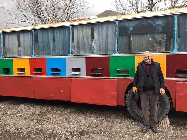 Բարձրակարգ «հյուրանոց» մեղուների համար, կամ գորիսեցի պապիկի հնարամտությունը Բարձրակարգ «հյուրանոց» մեղուների համար, կամ գորիսեցի պապիկի հնարամտությունը - Sputnik Արմենիա