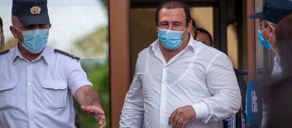 Гагик Царукян выходит из здания суда (21 июня 2020). Еревaн - Sputnik Армения