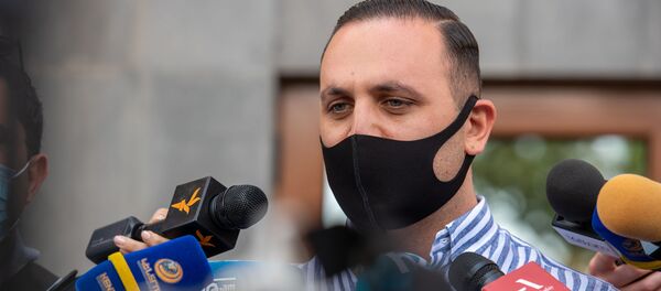 Адвокат Гагика Царукяна Ерем Саркисян отвечает на вопросы журналистов после окончания судебного заседания (21 июня 2020). Еревaн - Sputnik Արմենիա