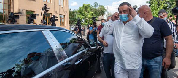 Гагик Царукян выходит из здания суда (21 июня 2020). Еревaн Гагик Царукян выходит из здания суда (21 июня 2020). Еревaн - Sputnik Արմենիա