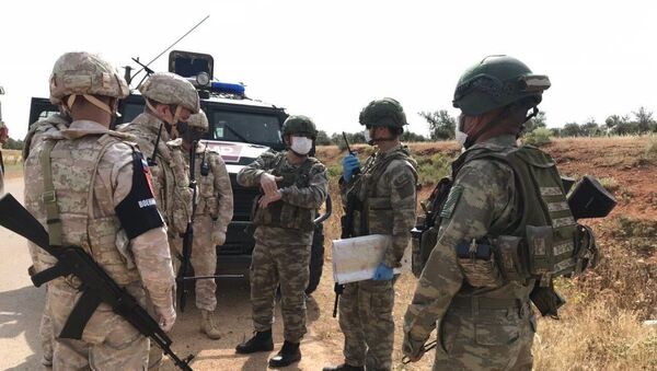 Российские и турецкие военные проводят патрулирование трассы М-4 в Сирии - Sputnik Армения