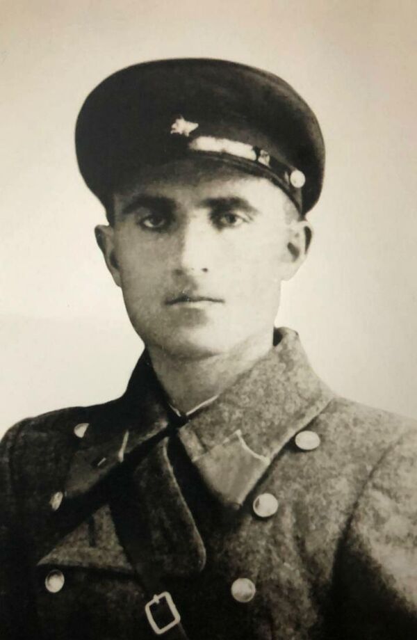 Ненагражденный герой: одну из первых контратак в ВОВ возглавил Макар Степанян Ненагражденный герой: одну из первых контратак в ВОВ возглавил Макар Степанян - Sputnik Армения