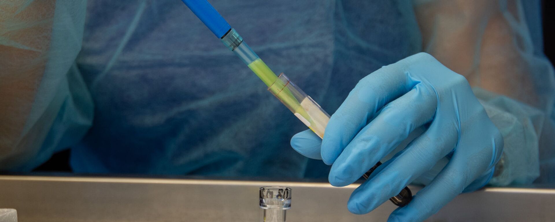 Лаборатория для проведения тестов на антитела к коронавирусу в Республиканском центре профилактики СПИДа - Sputnik Արմենիա, 1920, 28.06.2021