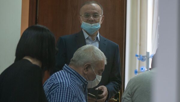 Юрий Хачатуров и Сейран Оганян входят в зал суда перед началом заседания по делу 1 марта (23 июня 2020). Еревaн - Sputnik Արմենիա