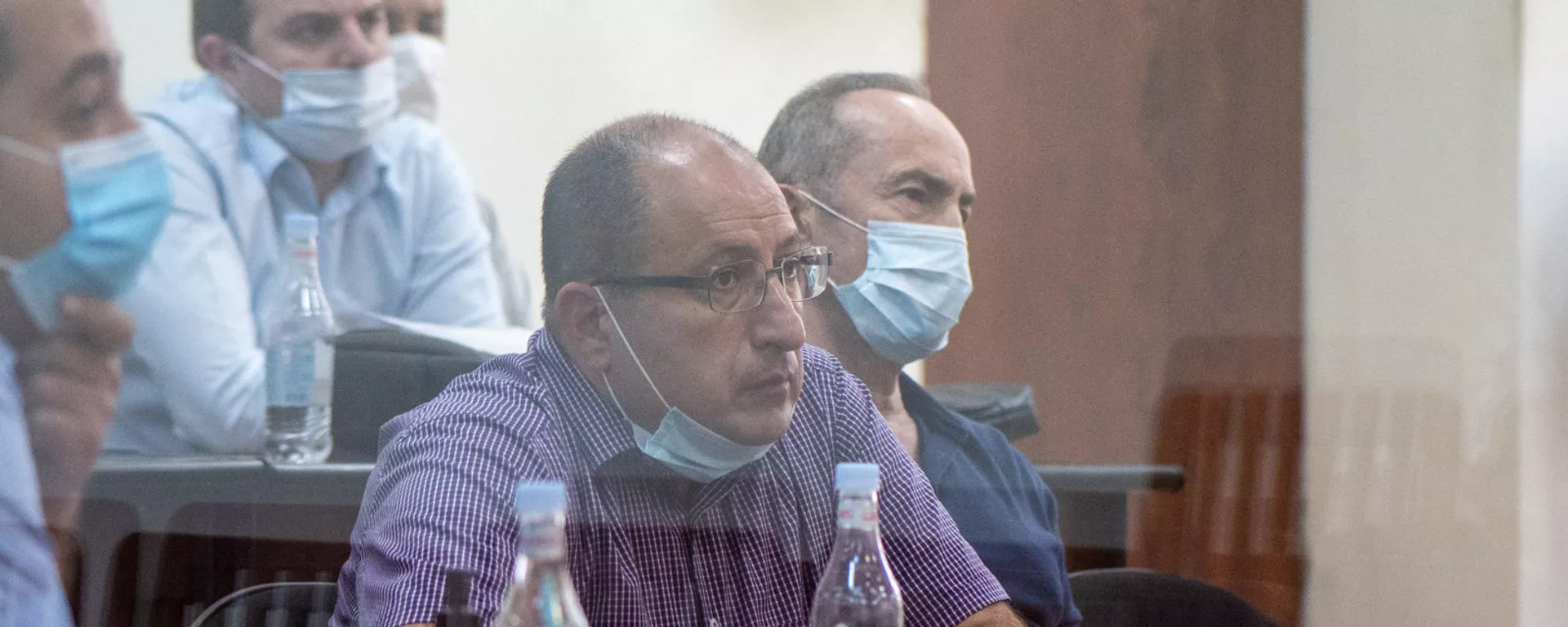 Роберт Кочарян с адвокатами Айком Алумяном и Ованнесом Худояном на судебном заседании по делу 1 марта (23 июня 2020). Еревaн - Sputnik Армения, 1920, 15.10.2021