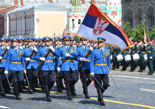 Парадный расчет армии Сербии во время военного парада Победы в Москве - Sputnik Армения