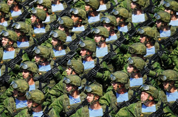 Военнослужащие парадных расчетов на параде Победы на Красной площади - Sputnik Армения