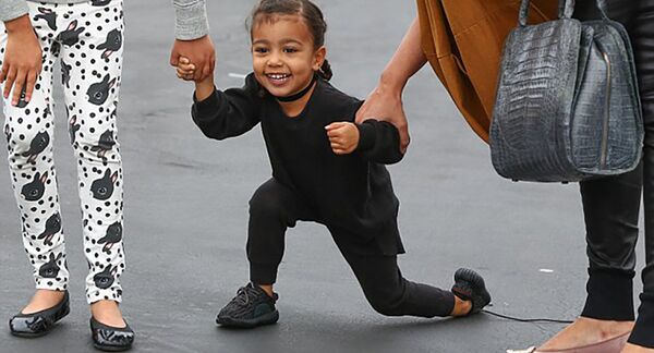 Ким Кардашьян на шоппинге с дочерью Норд Ким Кардашьян на шоппинге с дочерью Норд - Sputnik Армения