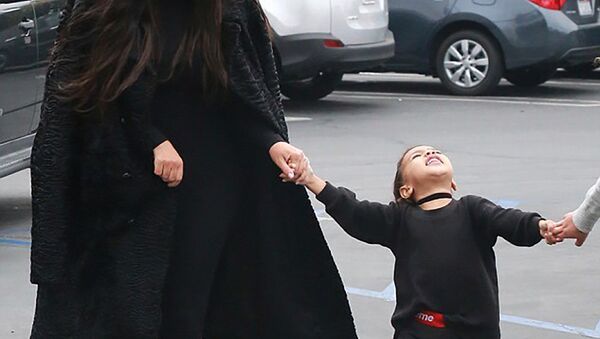 Ким Кардашьян на шоппинге с дочерью Норд - Sputnik Армения