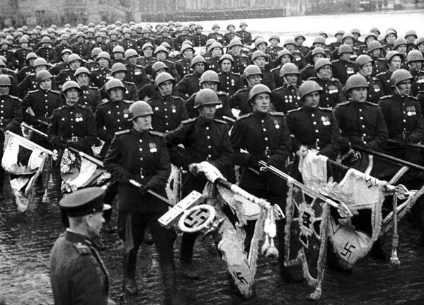 Кадр из фильма Великая победа советского народа, 24 июня 1945 года - Sputnik Армения
