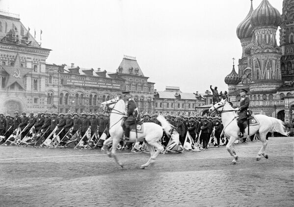 Парад Победы на Красной площади в Москве 24 июня 1945 года - Sputnik Армения
