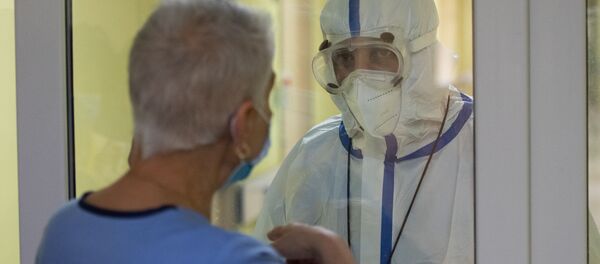 Руководитель клинических работ медцентра Арташат Лилит Мусеян и инфекционист Агаси Махтесян - Sputnik Արմենիա