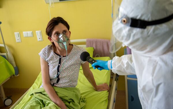 Инфицированная медсестра скорой помощи Алла Саакян в медцентре Арташат - Sputnik Армения