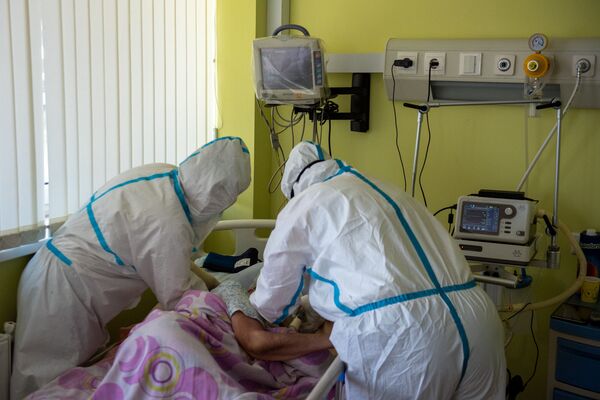 Выход в открытый вирус, или Несколько часов в армянской коронавирусной реанимации Выход в открытый вирус, или Несколько часов в армянской коронавирусной реанимации - Sputnik Армения